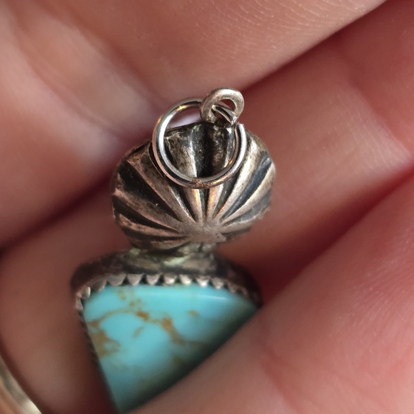 Vintage pendant charm Southwestern style concho silver tone turquoise color - Picture 2 of 10